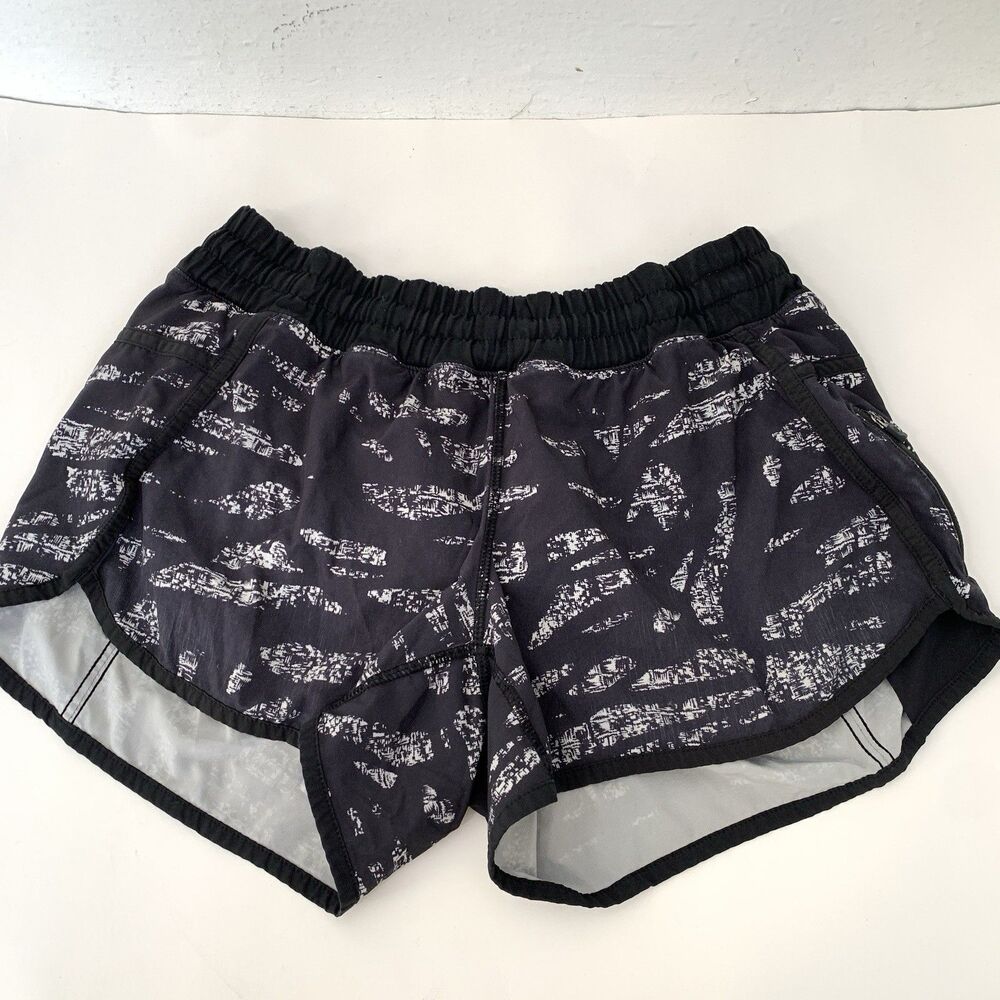 Lululemon Womens 8 Tracker IV Shorts Black White Running Athletic Liner‎